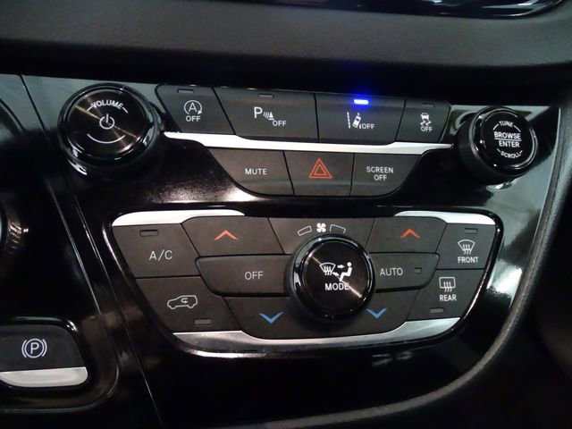 Used 2025 Chrysler Pacifica Select FWD image 11