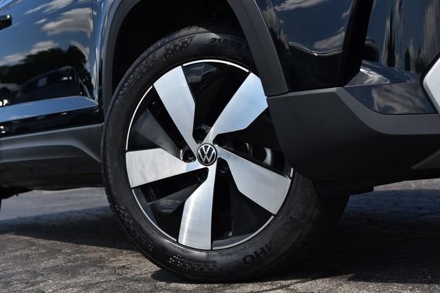 Used 2025 Volkswagen Taos S AWD/4WD image 3