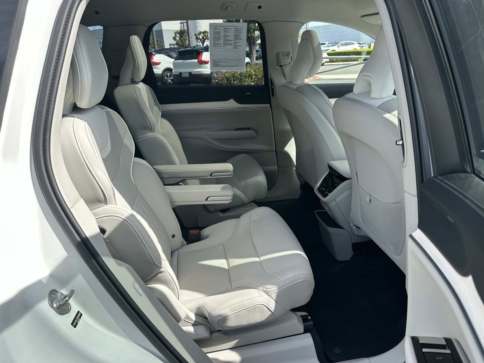 Certified 2025 Volvo EX90 Ultra image 25