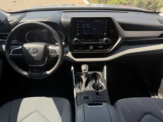 Used 2022 Toyota Highlander LE FWD image 9