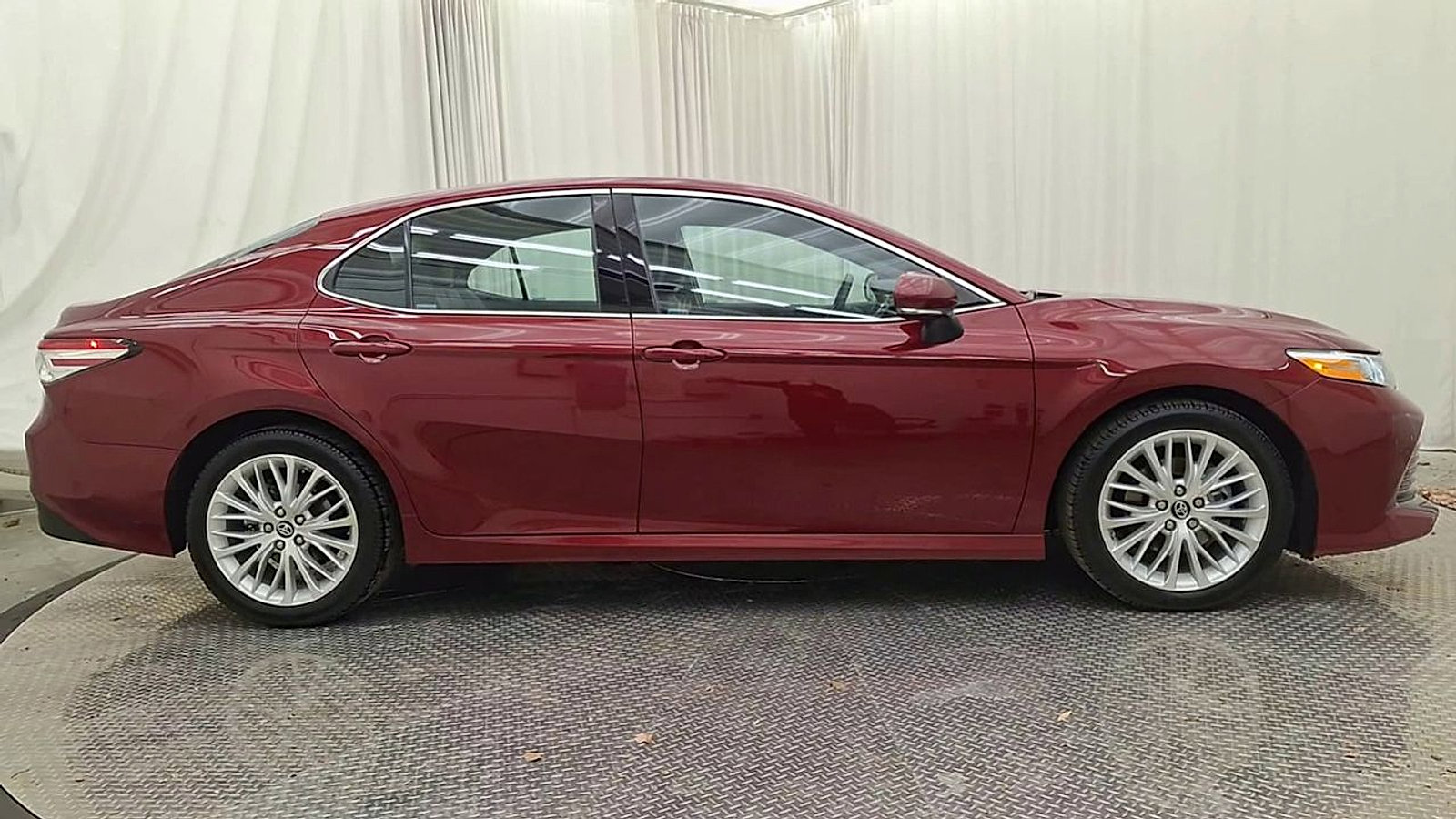 Certified 2018 Toyota Camry XLE image 6