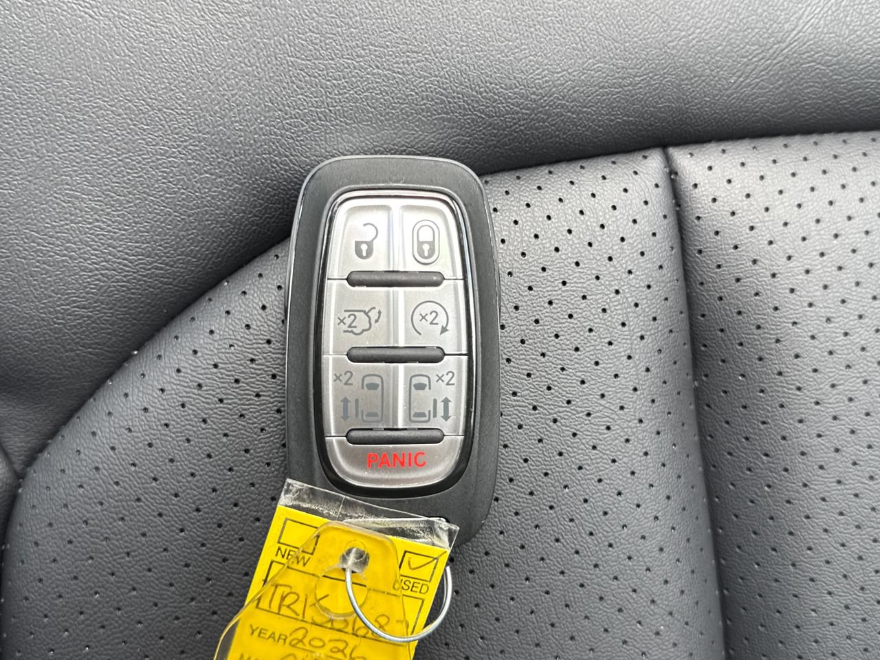 Used 2026 Chrysler Pacifica Select FWD image 27