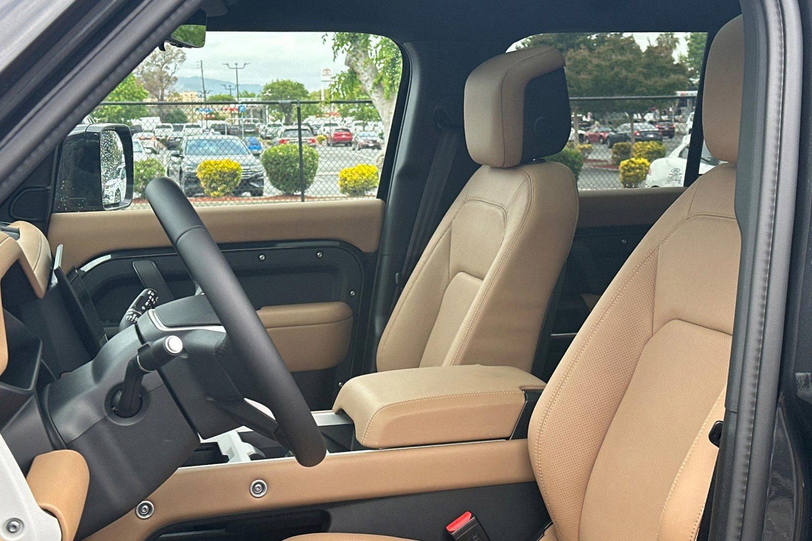 New 2026 Land Rover Defender 130 X-Dynamic SE image 5