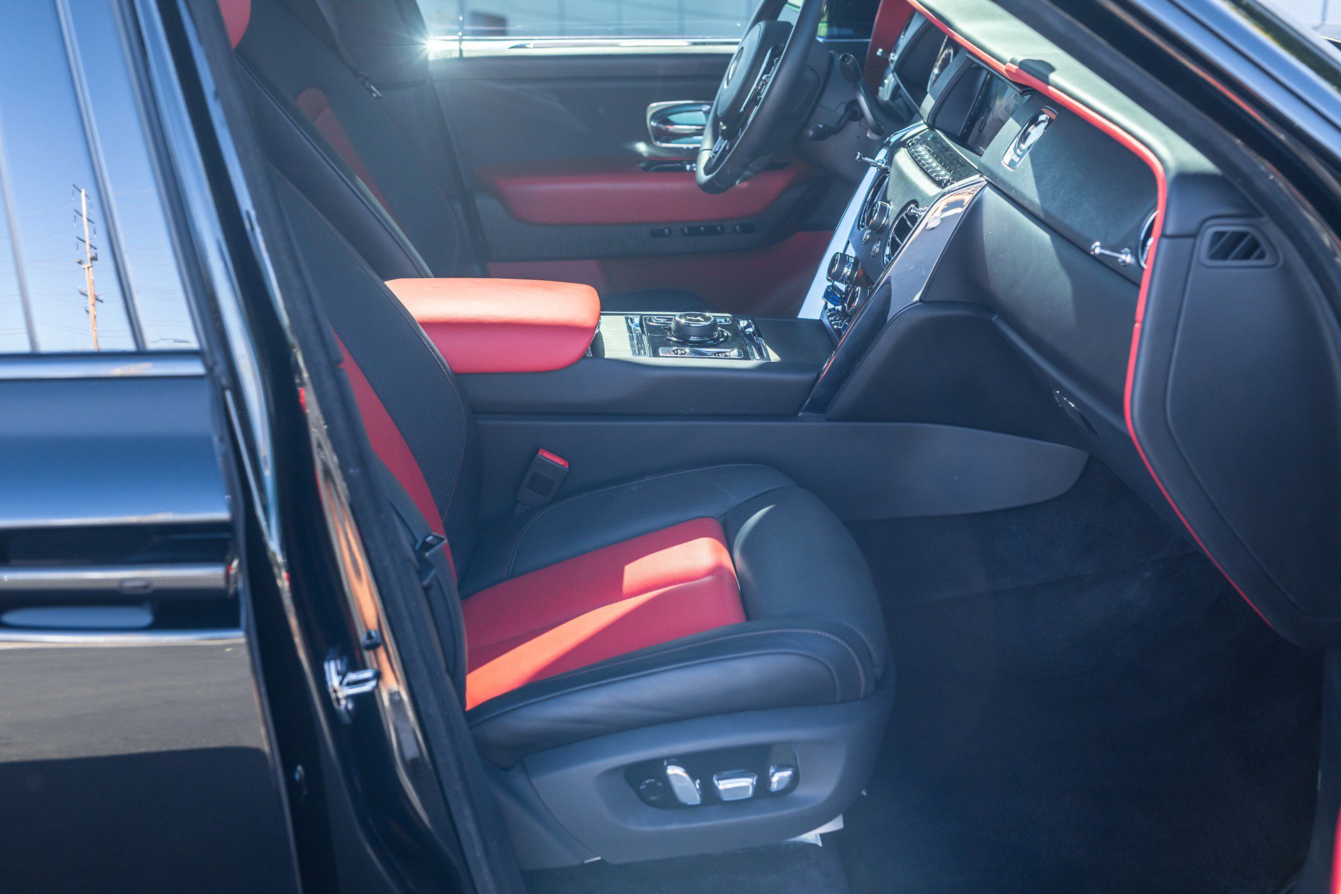 Used 2021 Rolls-Royce Cullinan image 37