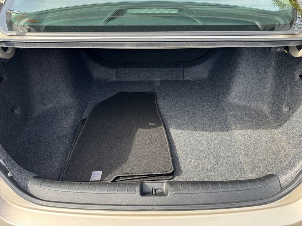 Used 2018 Honda Accord LX image 16