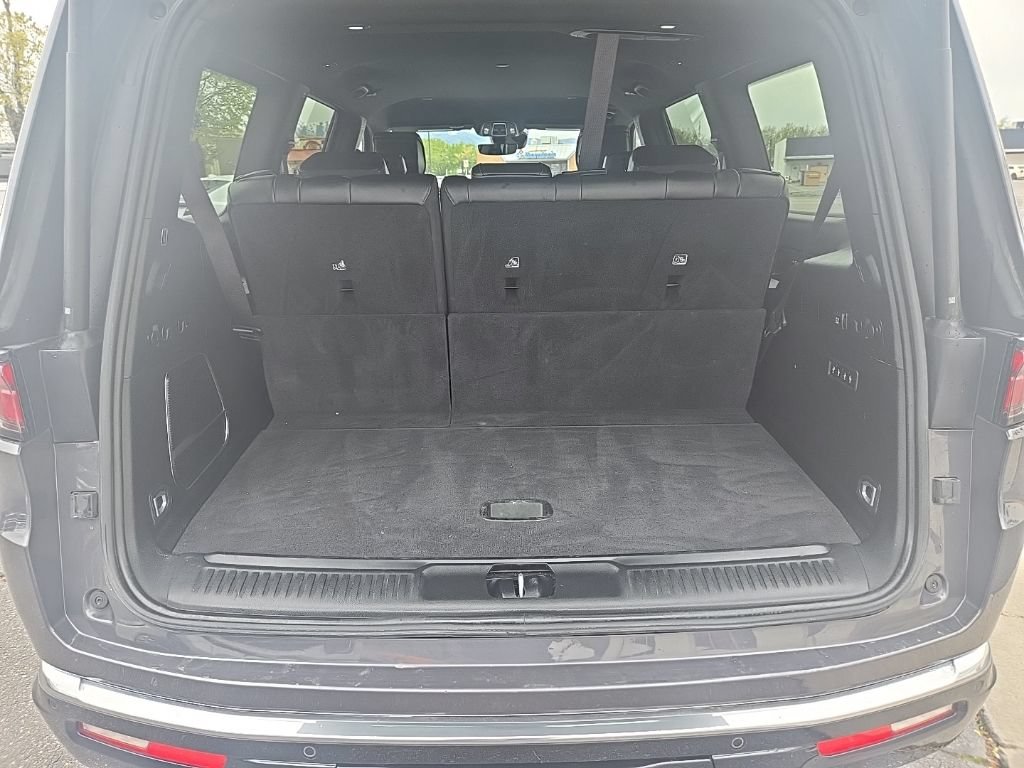 Used 2024 Jeep Wagoneer Series III AWD/4WD image 27