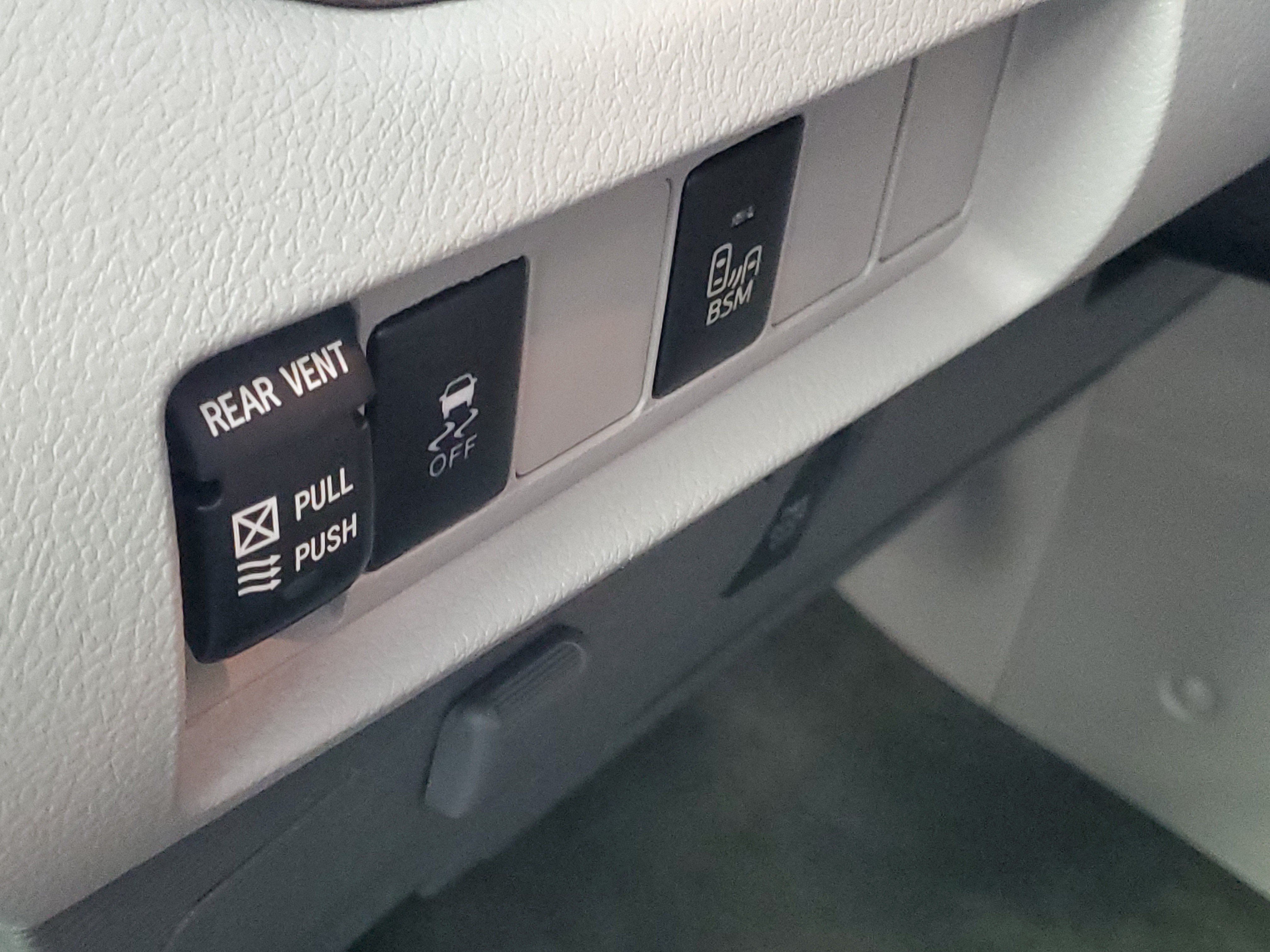 Used 2015 Toyota Sienna XLE FWD image 24