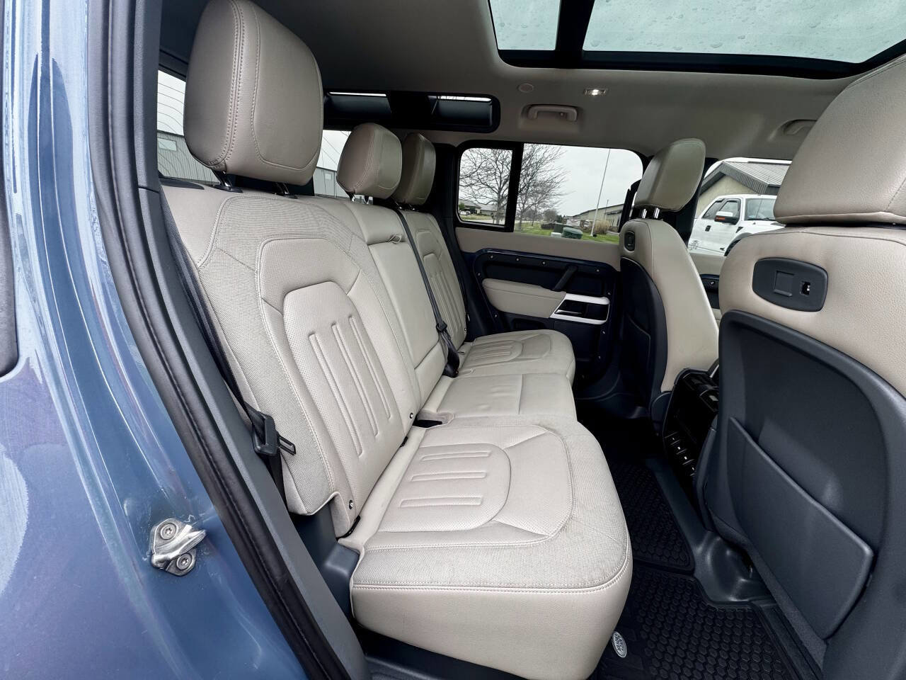 Used 2020 Land Rover Defender 110 SE image 34