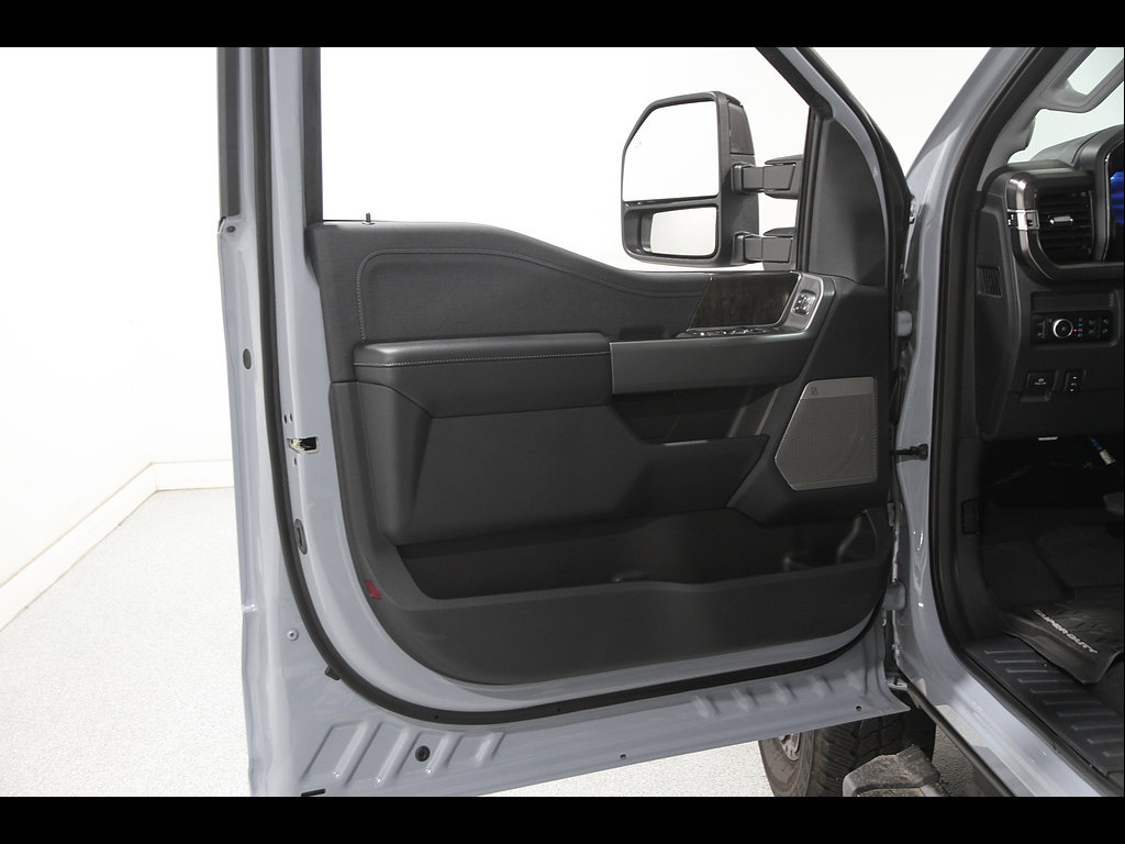 Used 2026 Ford F250 Lariat w/ Black Appearance Package AWD/4WD image 5