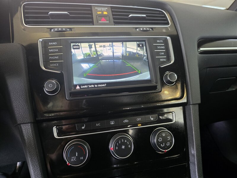 Used 2017 Volkswagen Golf 4-Door FWD image 21