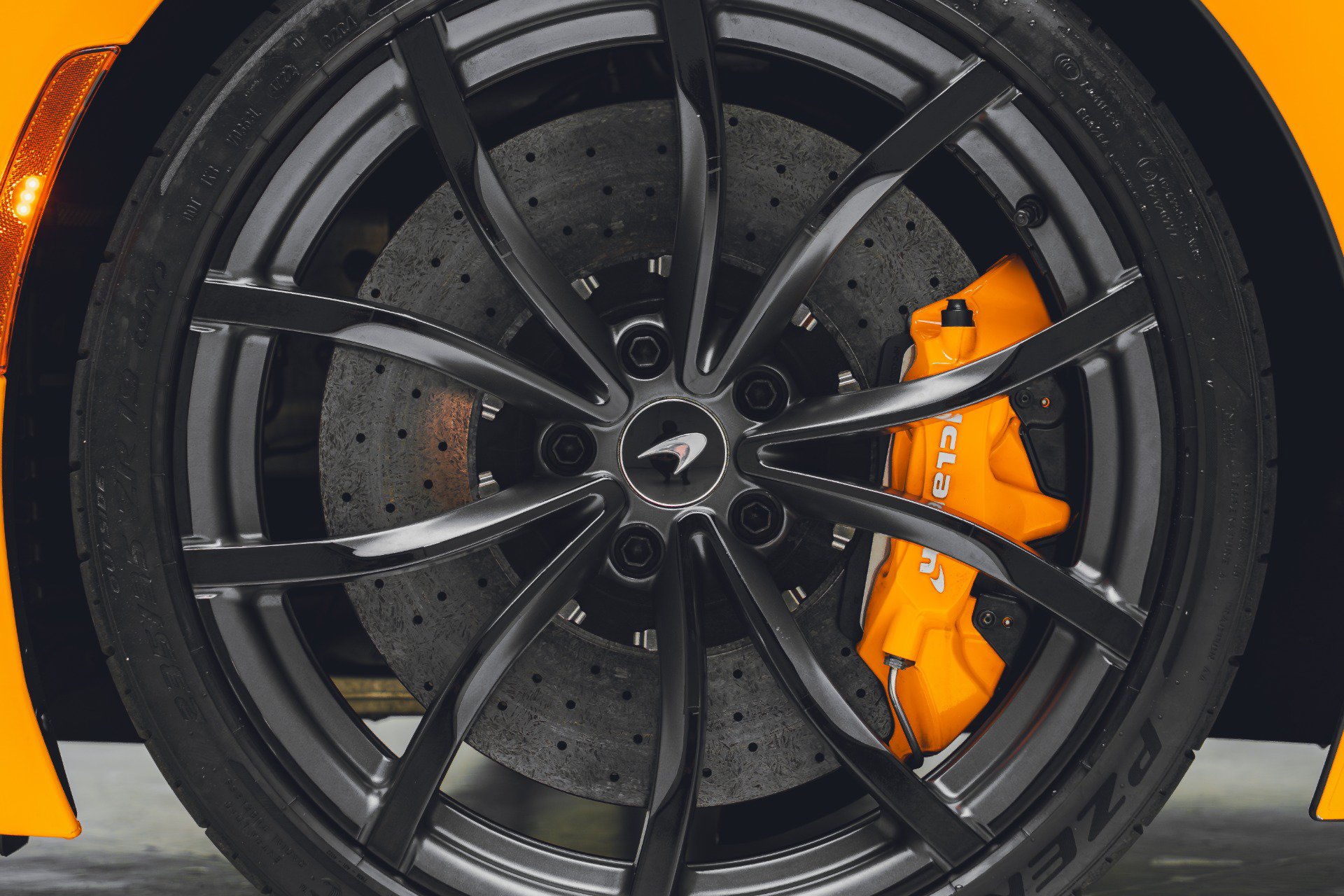 Used 2023 McLaren Artura RWD image 34