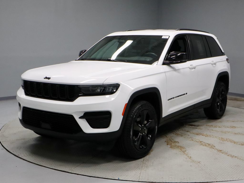 Used 2024 Jeep Grand Cherokee Altitude AWD/4WD image 7