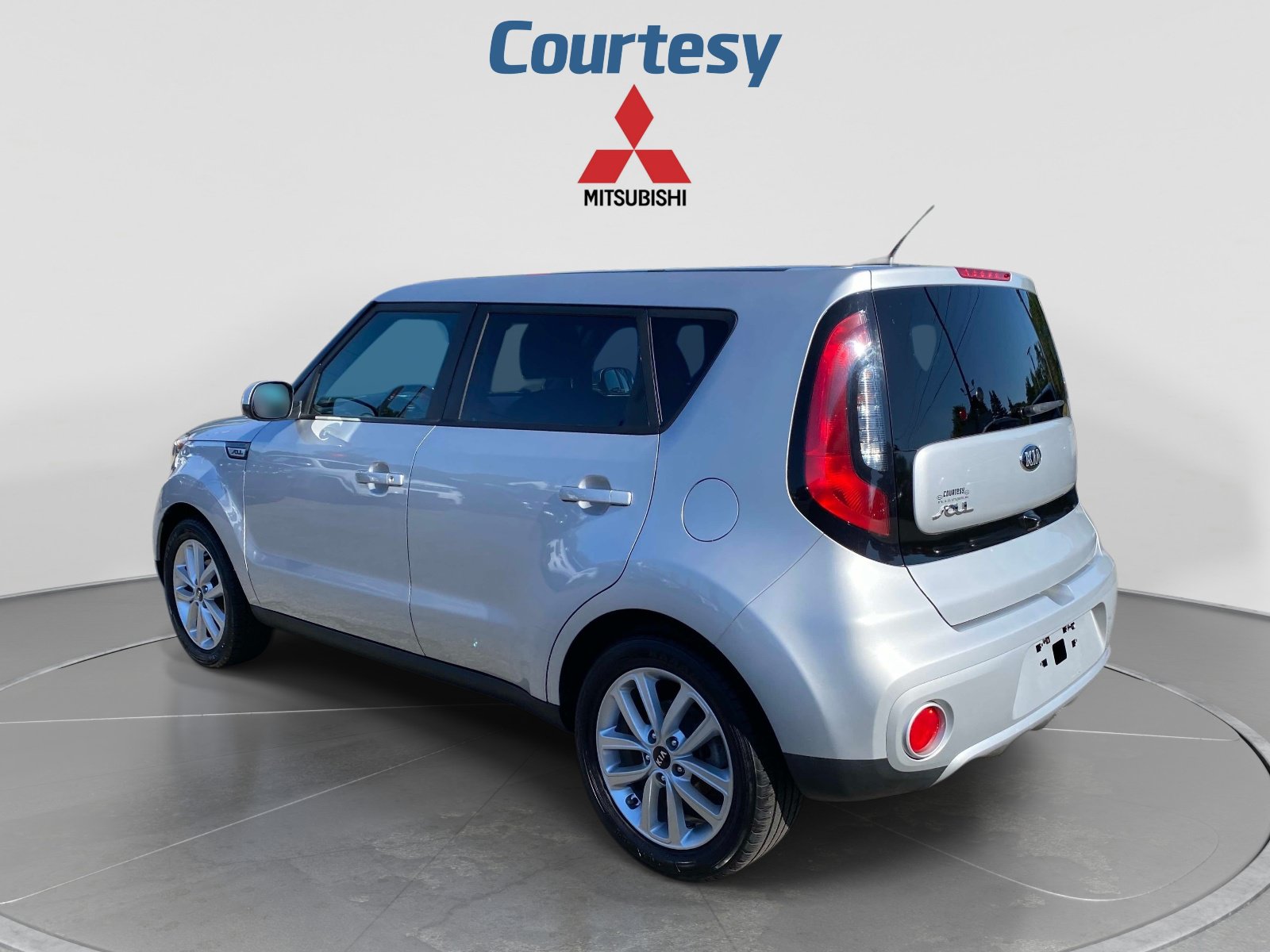 Used 2017 Kia Soul + FWD image 3