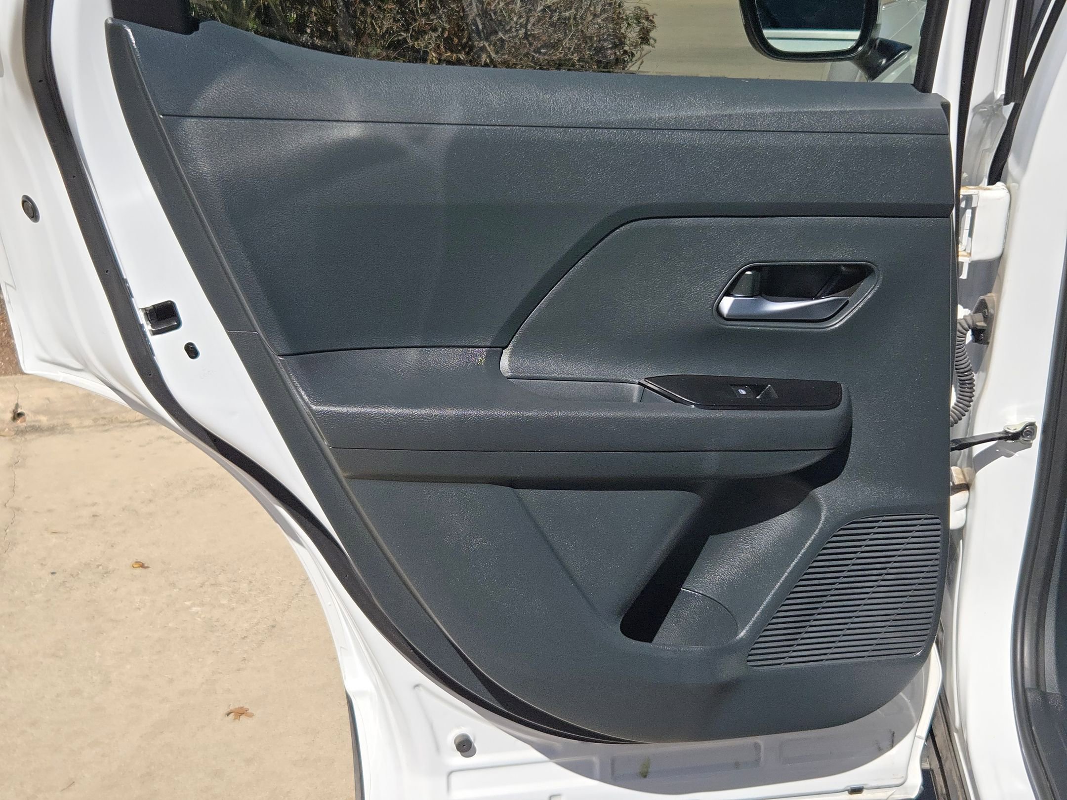 Certified 2025 Nissan Kicks SV w/ Interior Electronics Package image 14