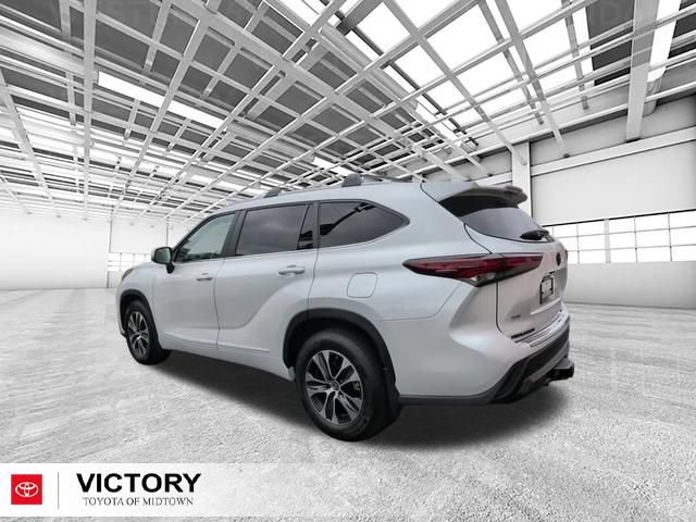 Certified 2025 Toyota Highlander XLE AWD/4WD image 6