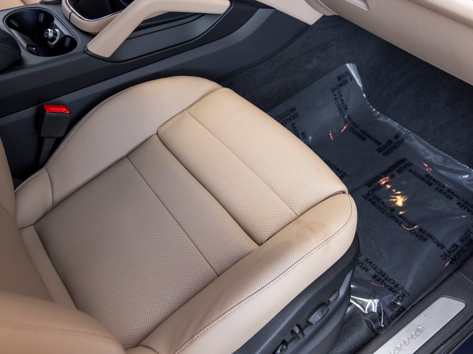 Certified 2025 Porsche Cayenne AWD/4WD image 64