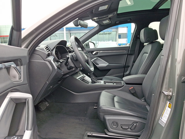 Used 2025 Audi Q3 2.0T Premium image 14