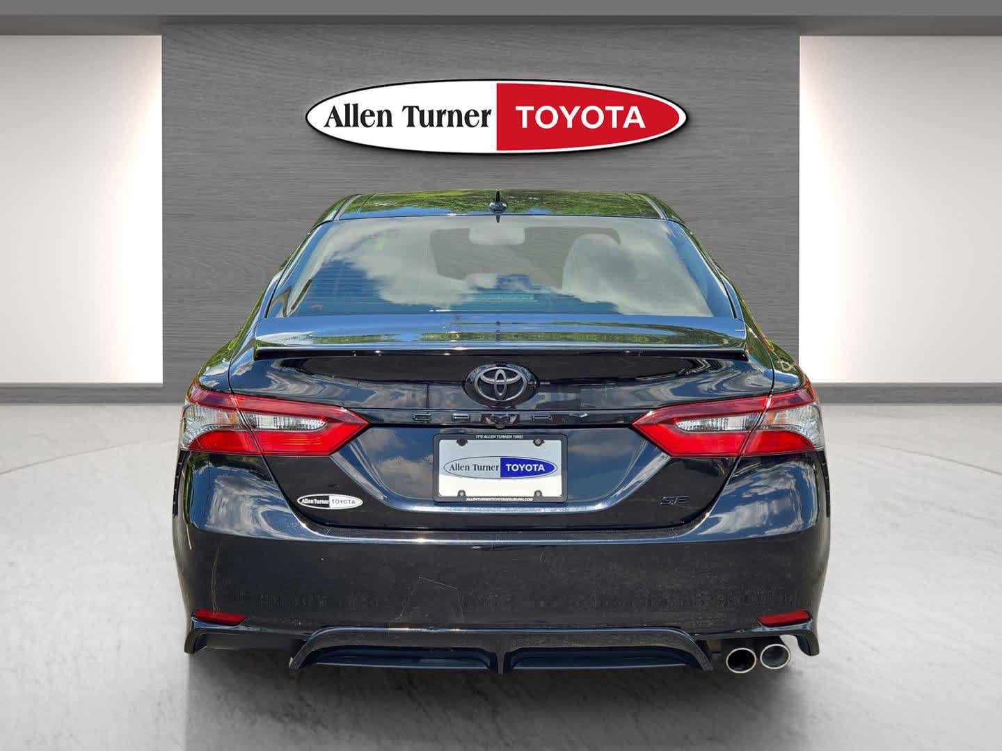 Used 2021 Toyota Camry SE w/ Convenience Package FWD image 7