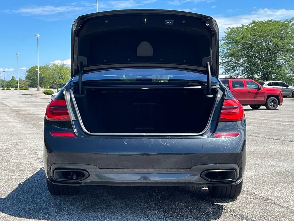 Used 2018 BMW 750i xDrive AWD/4WD image 27