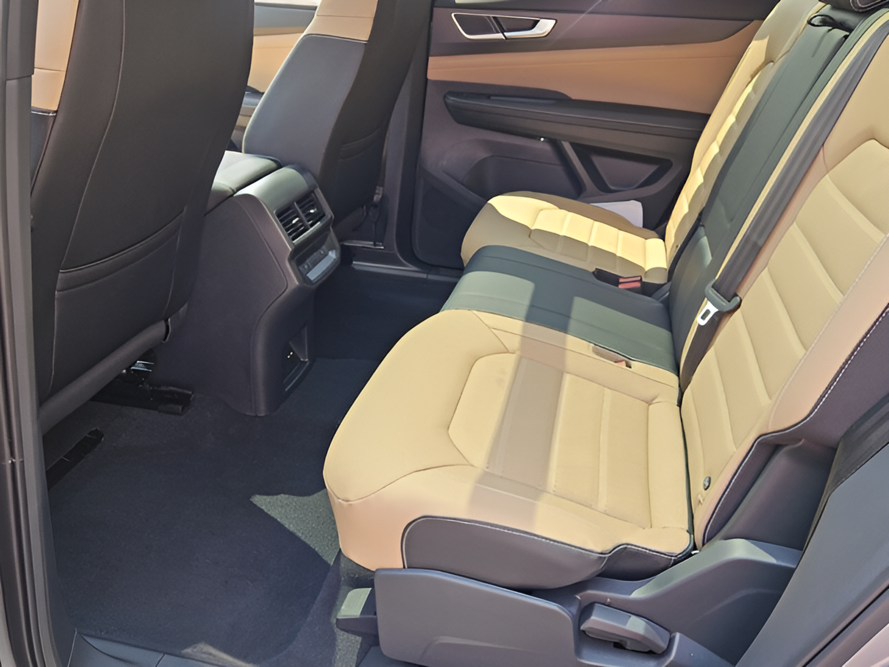 New 2026 Volkswagen Atlas Cross Sport SEL AWD/4WD image 9