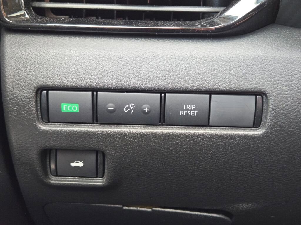 Used 2025 Nissan Sentra SR w/ SR Premium Package image 22