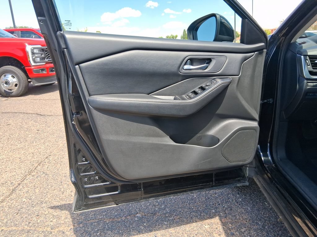 Used 2024 Nissan Rogue SV AWD/4WD image 10