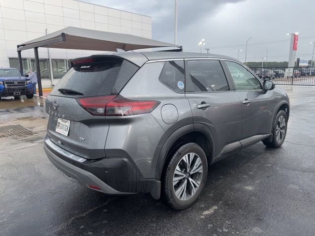Used 2023 Nissan Rogue SV image 2