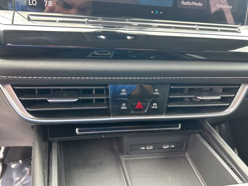 Used 2024 Volkswagen Atlas SE image 41