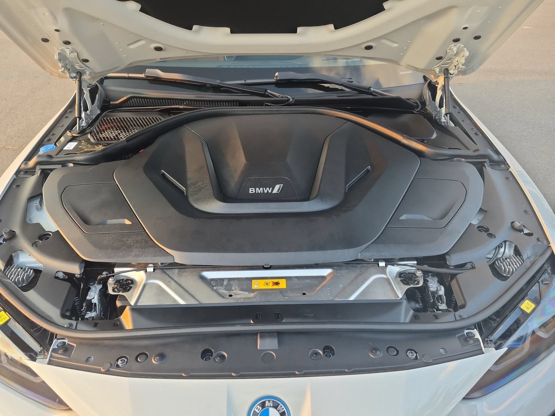 Used 2023 BMW i4 eDrive40 w/ M Sport Package RWD image 38