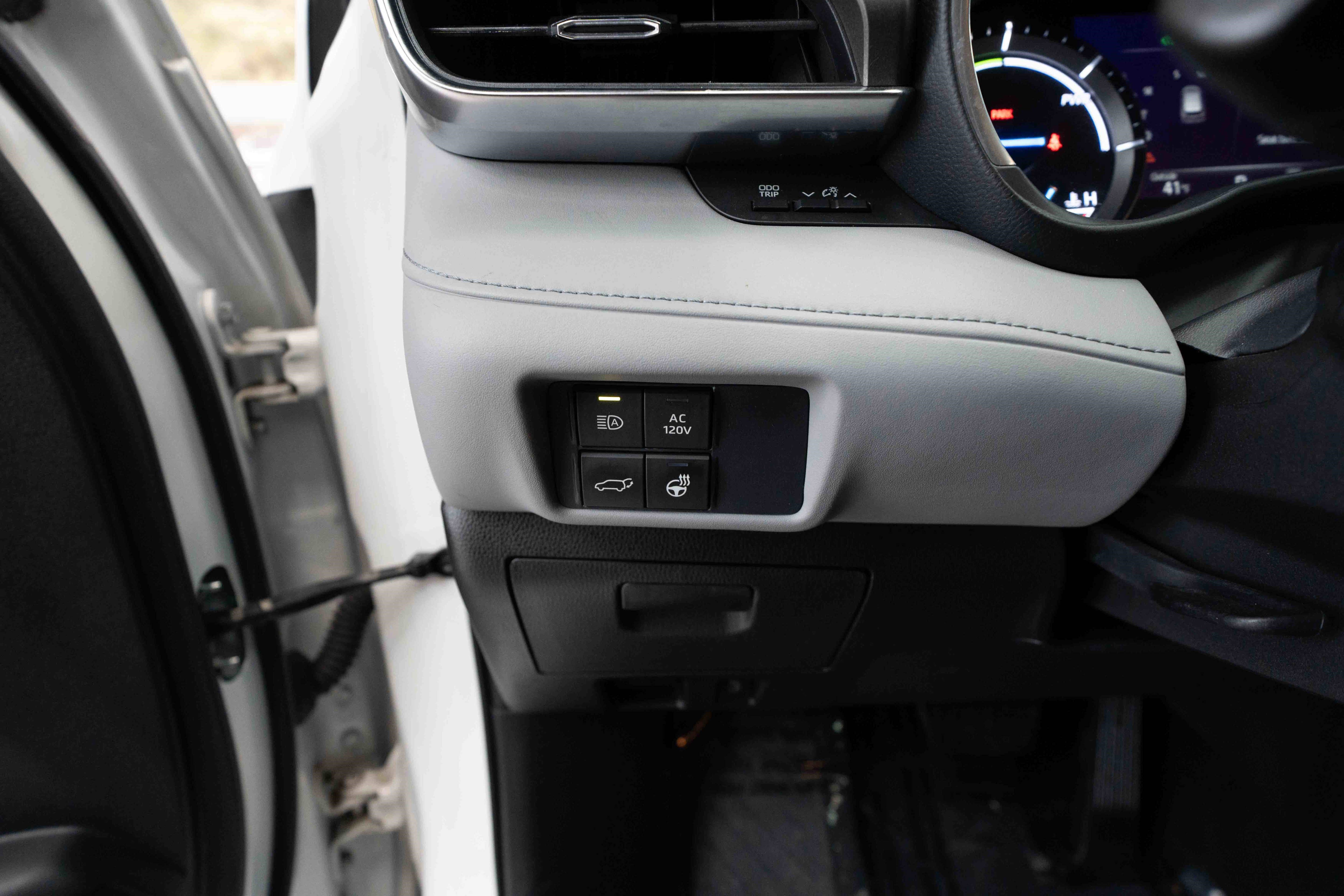 Used 2021 Toyota Highlander Limited image 11