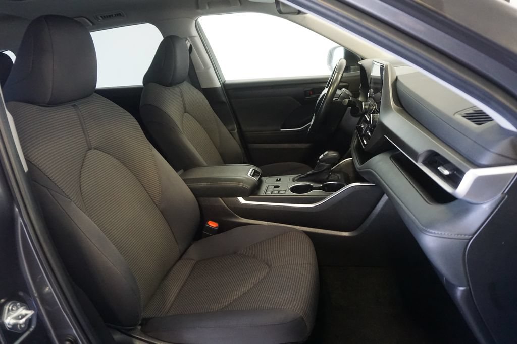 Certified 2024 Toyota Highlander LE FWD image 24