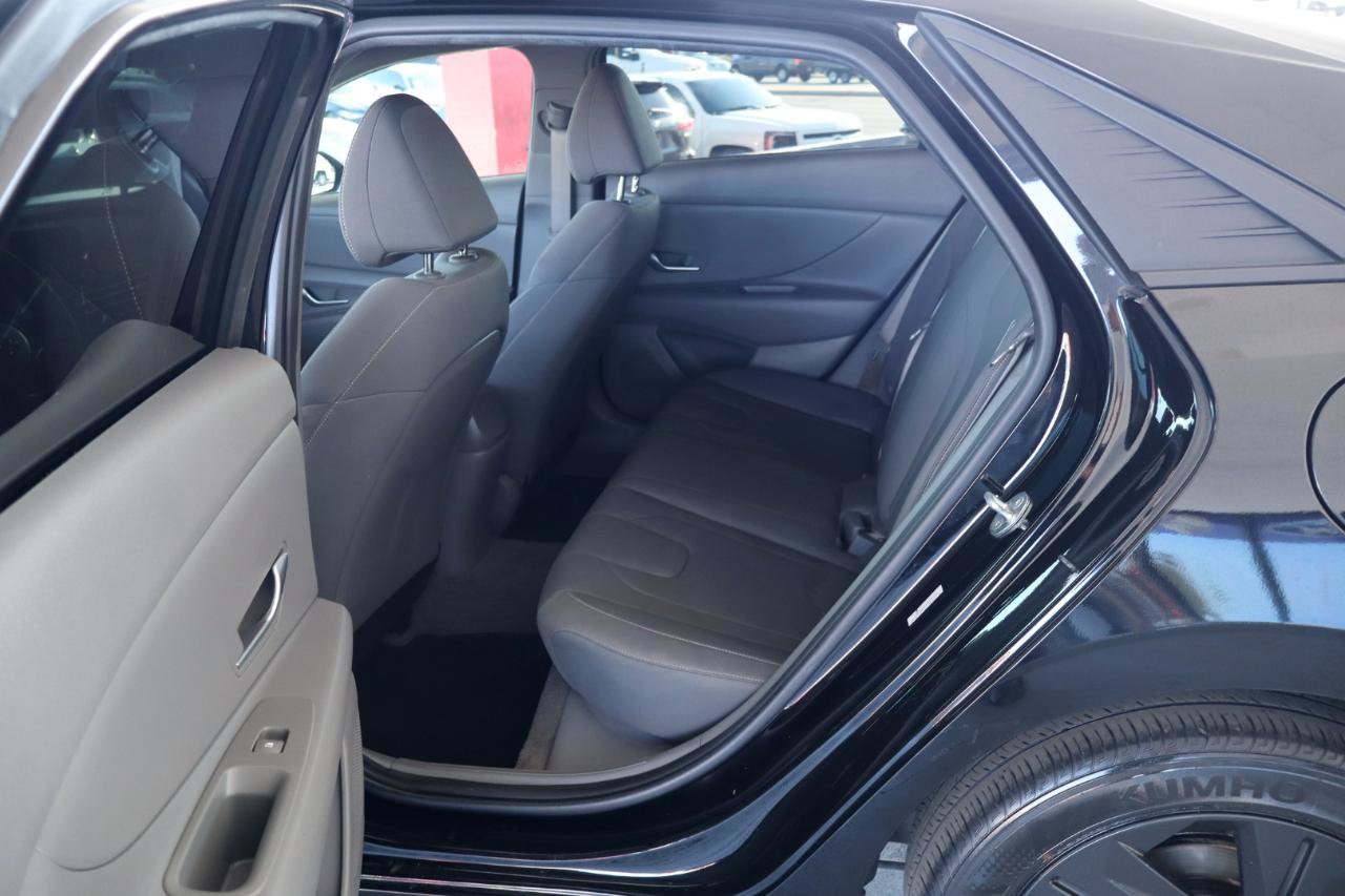 Used 2023 Hyundai Elantra SEL FWD image 27