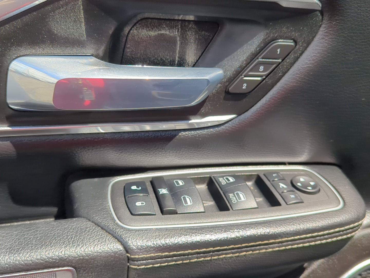 Used 2023 RAM 1500 Laramie AWD/4WD image 13