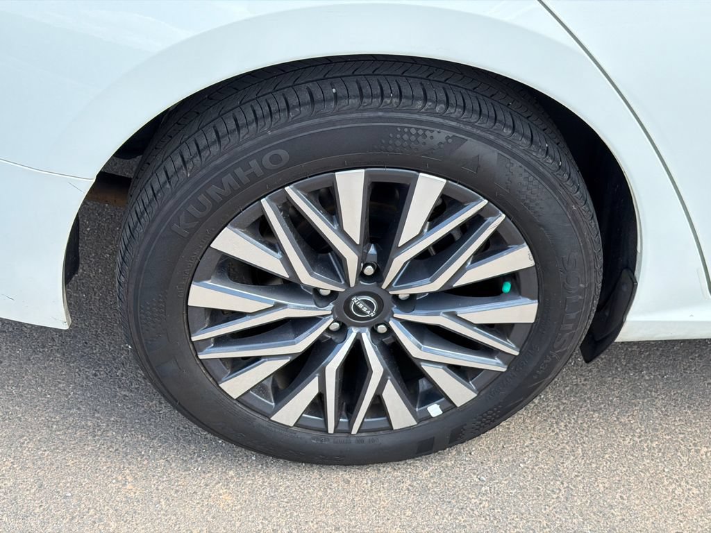 Used 2025 Nissan Altima 2.5 SV FWD image 17