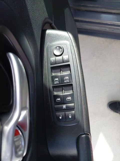 Used 2019 Jeep Cherokee Trailhawk w/ Cold Weather Group AWD/4WD image 14