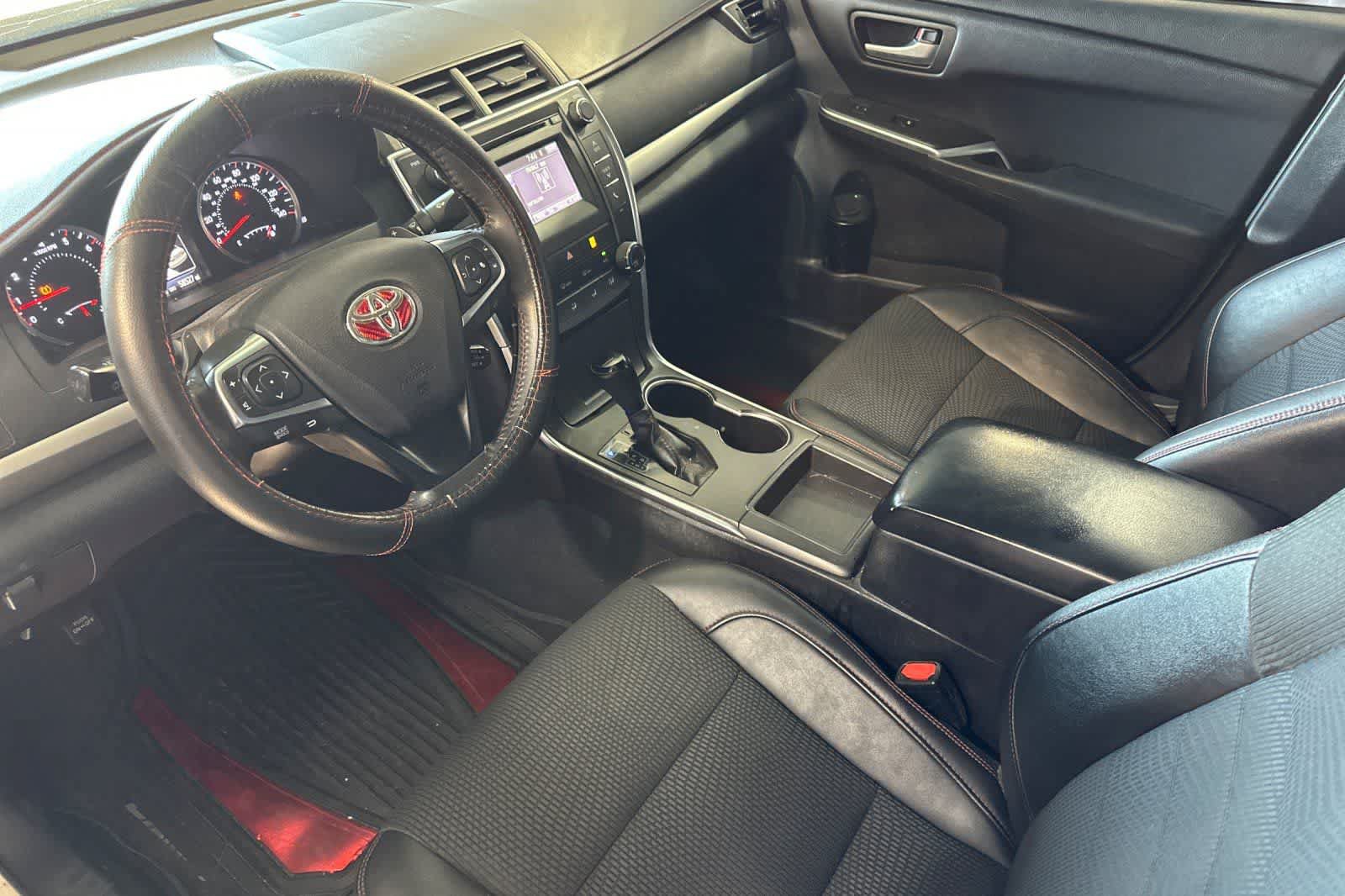 Used 2016 Toyota Camry SE FWD image 14