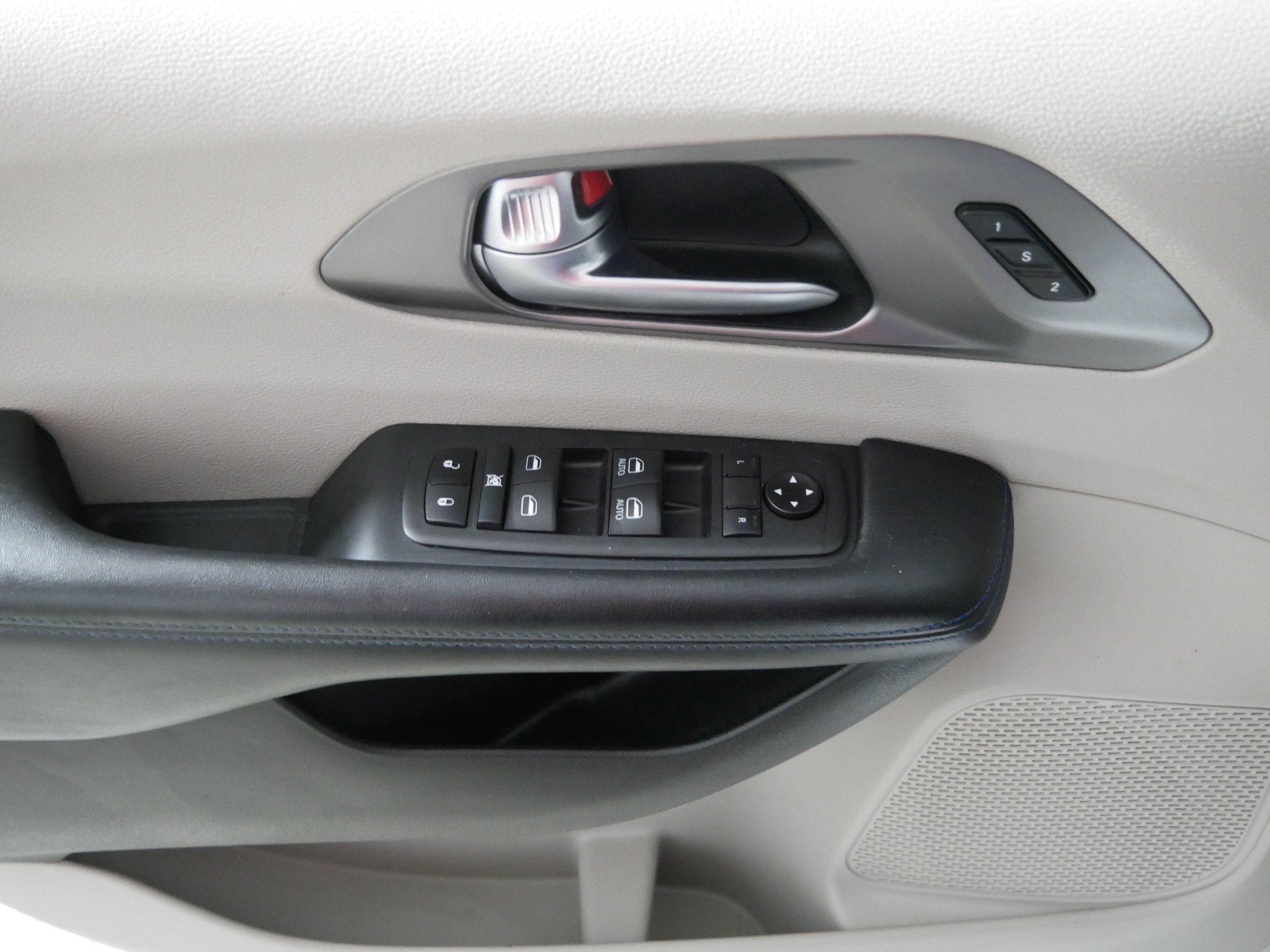 Used 2021 Chrysler Pacifica Touring-L FWD image 19