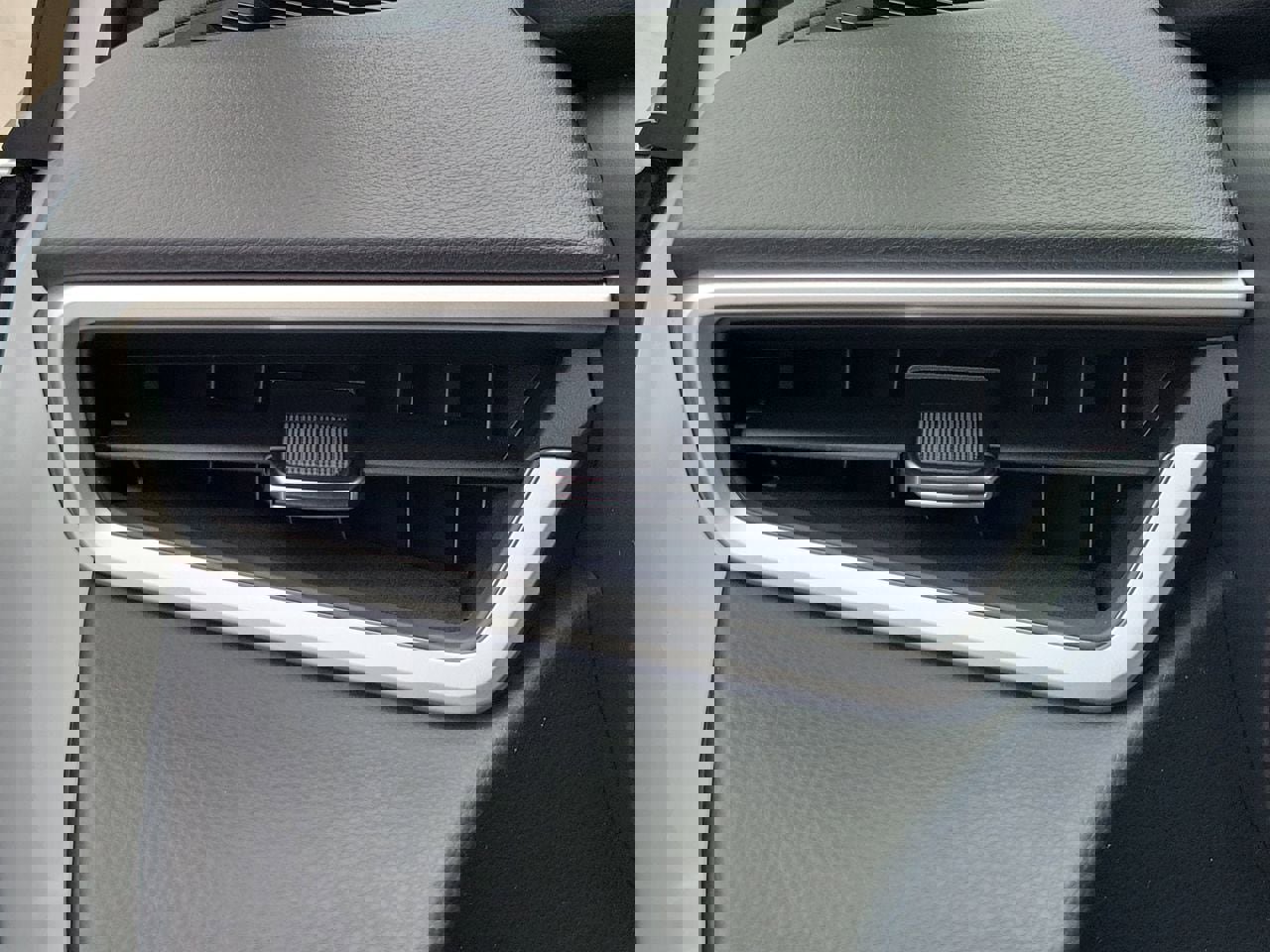 New 2026 Toyota Corolla SE FWD image 31