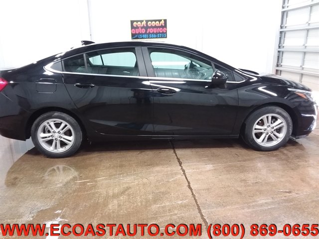 Used 2018 Chevrolet Cruze LT FWD image 2