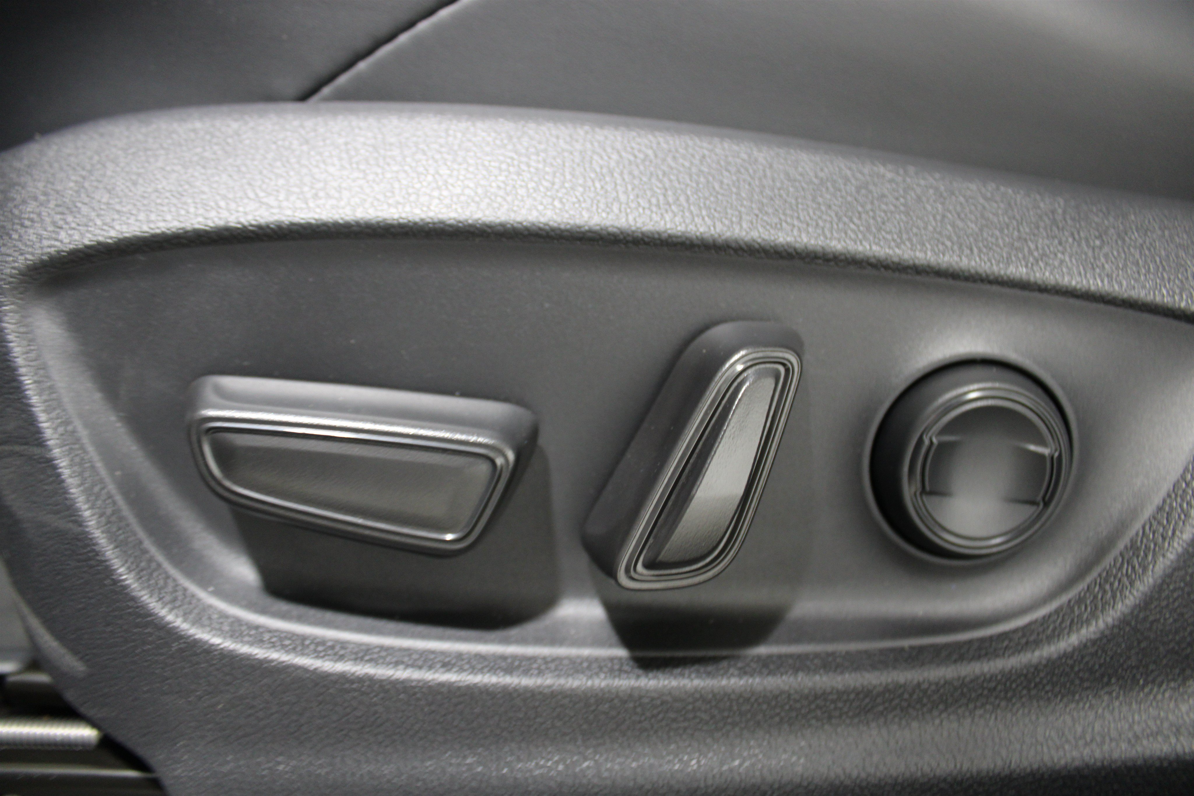 New 2026 Subaru Solterra AWD/4WD image 4