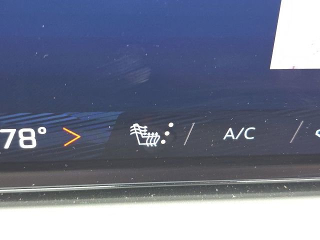 Used 2025 Chevrolet Traverse LT image 16