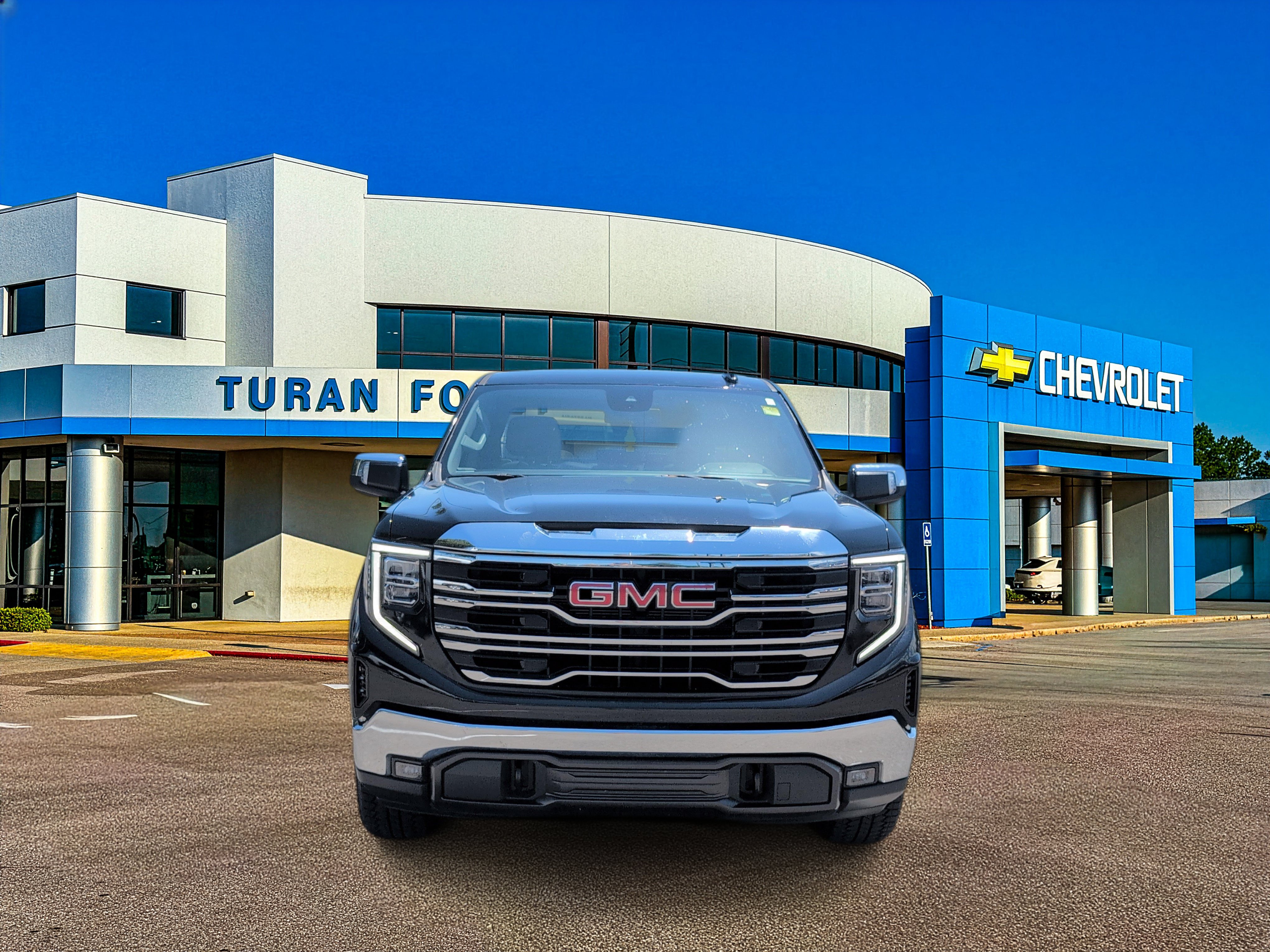 Used 2024 GMC Sierra 1500 SLT w/ SLT Premium Package RWD image 10