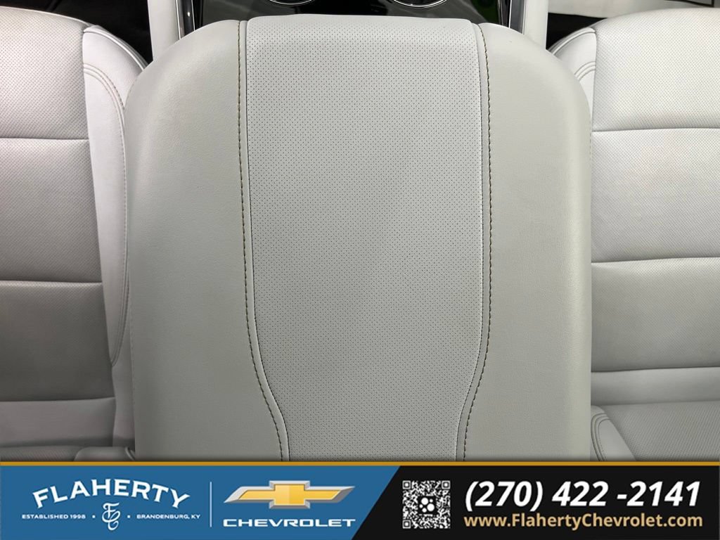 Used 2026 Chevrolet Suburban Premier AWD/4WD image 34