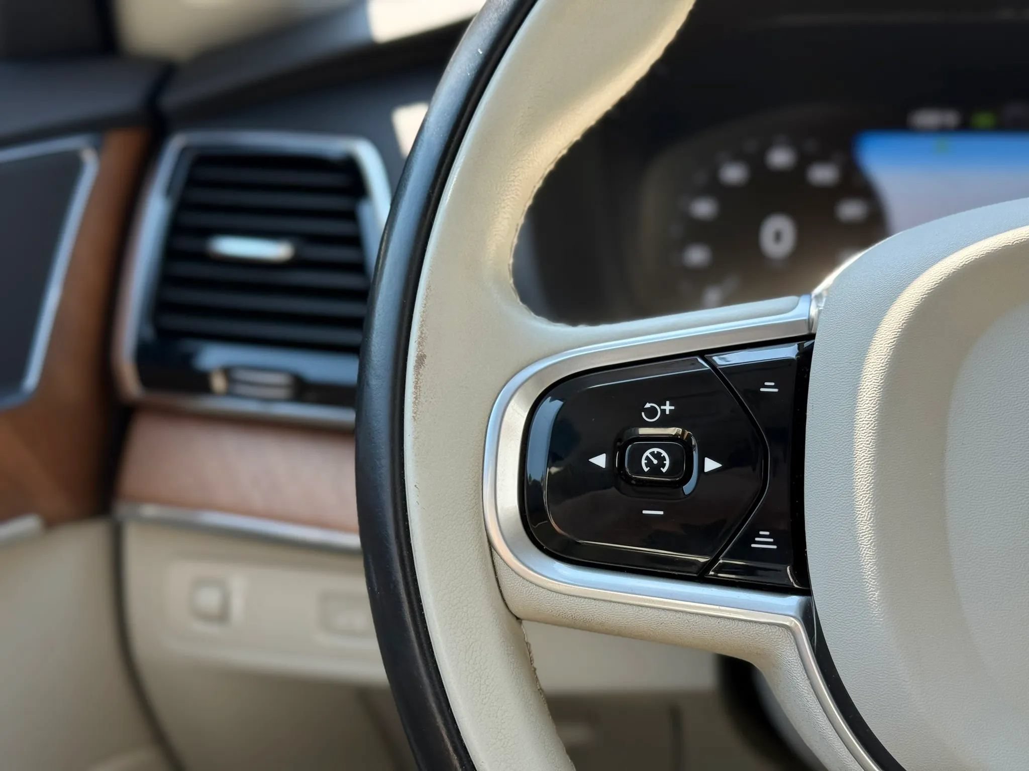 Used 2022 Volvo XC90 T6 Momentum w/ Advanced Package AWD/4WD image 20