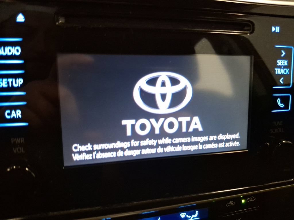 Used 2018 Toyota Corolla LE FWD image 19