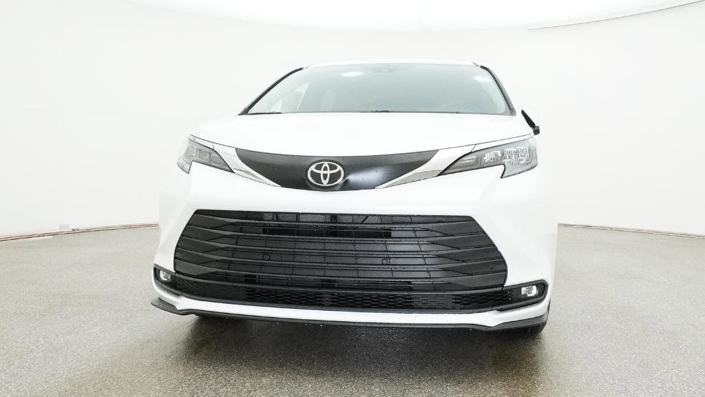 New 2026 Toyota Sienna XLE FWD image 9
