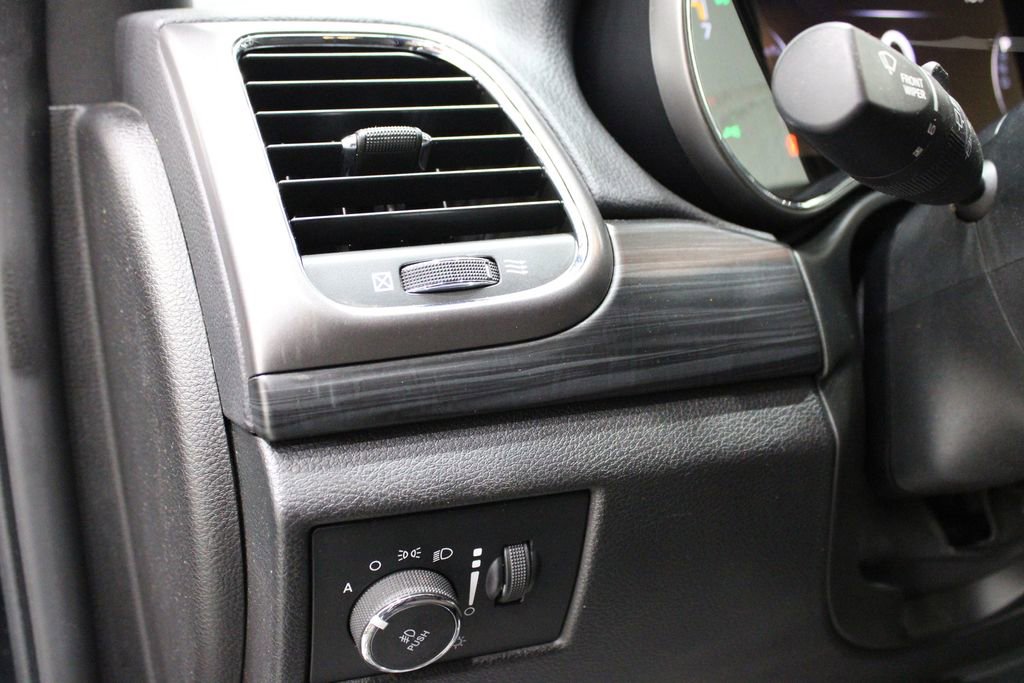 Used 2019 Jeep Grand Cherokee Laredo image 20