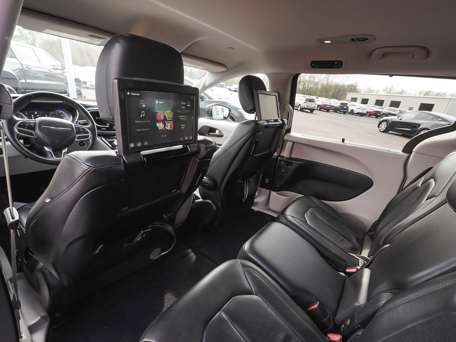 Used 2017 Chrysler Pacifica Touring-L Plus FWD image 34