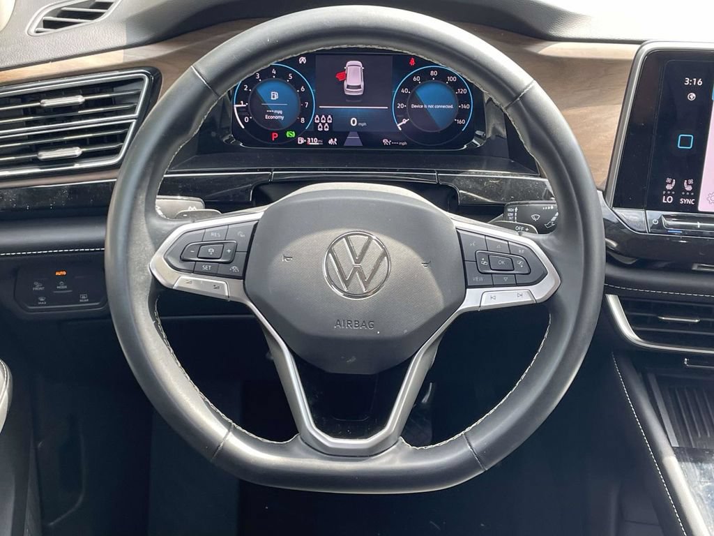 Used 2025 Volkswagen Atlas SE AWD/4WD image 18