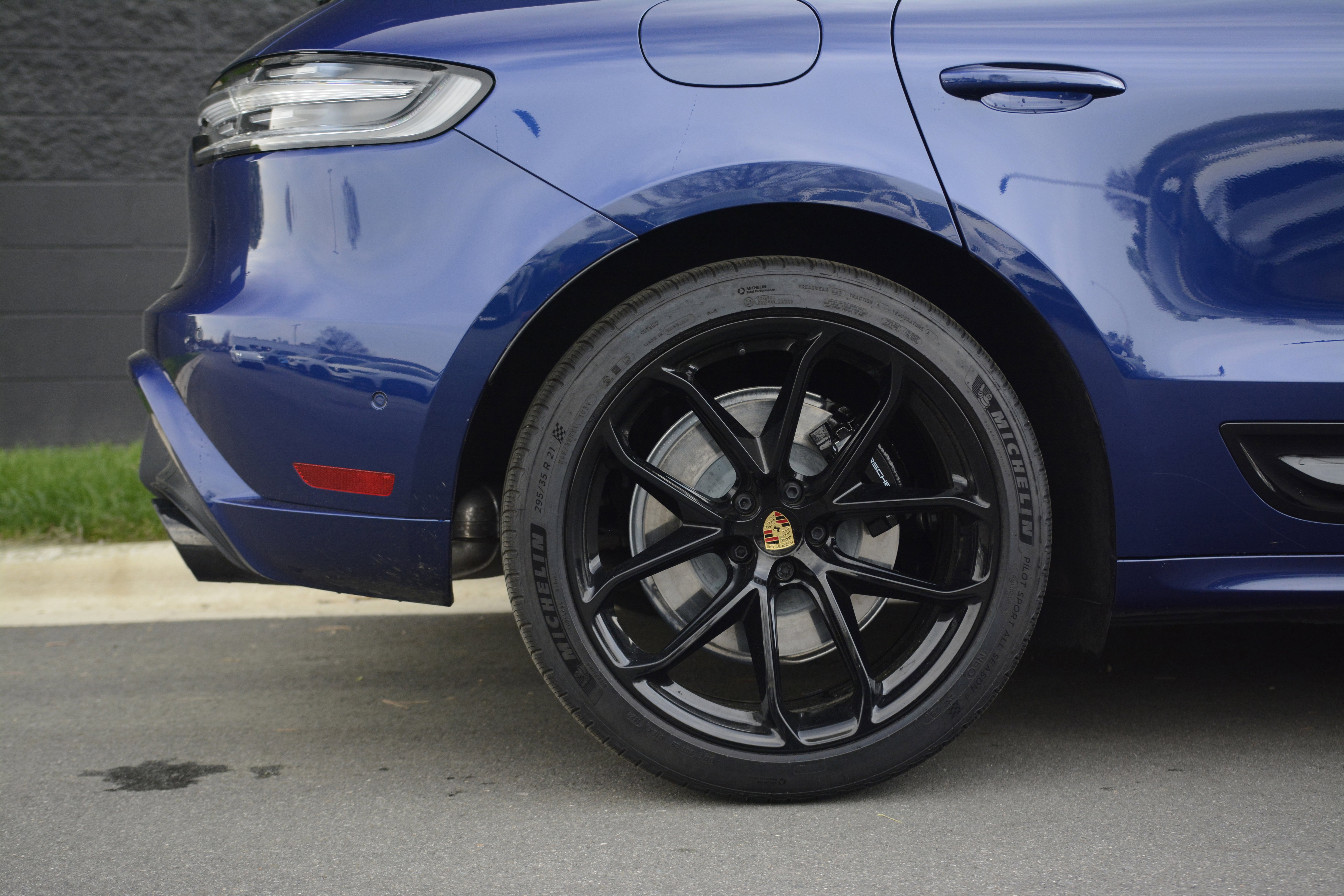 Certified 2024 Porsche Macan GTS w/ Premium Plus Package AWD/4WD image 38